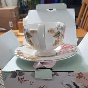 Exquisite European Style Ceramic Coffee Cup and Saucer Gift Set - 5 Pack.